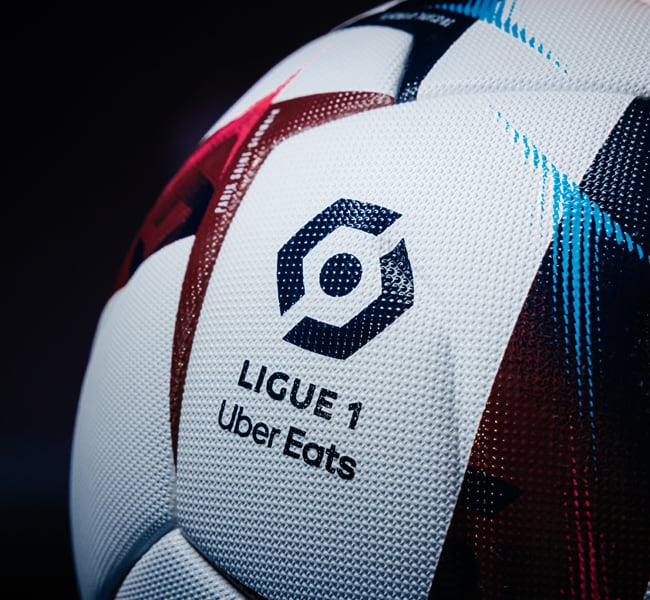 La LFP et Kipsta dévoilent les ballons officiels 2023-2024 de la Ligue 1  Uber Eats et de la Ligue 2 BKT 